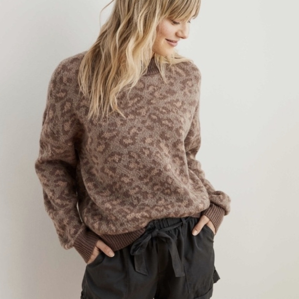 AERIE Women's Brown Animal Print Leopard Crew Neck Sweater Size Medium - Picture 1 of 10